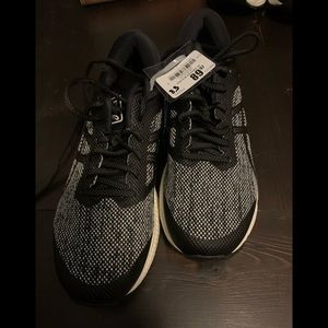 ASICS gel kayano 26 size 8.5 new!